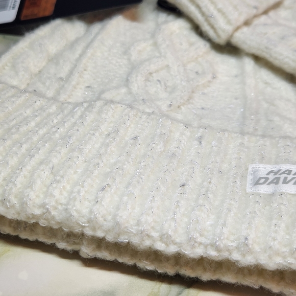 Harley- davidson White sparkly Knit Hat Gloves Set ( One Size ) - Picture 8 of 10